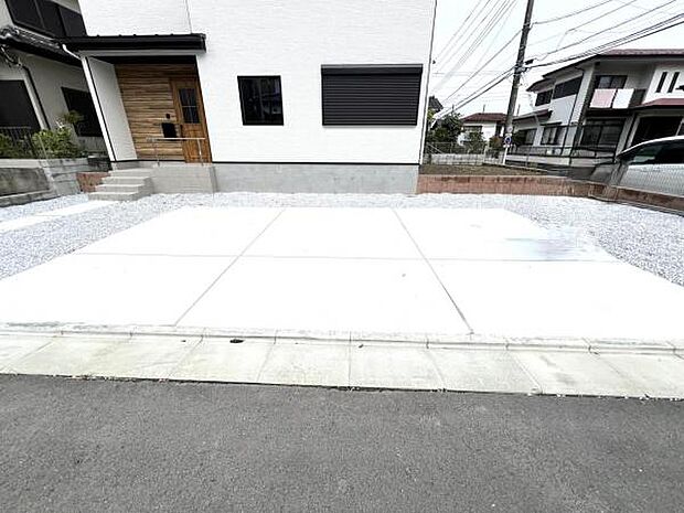 駐車場ももちろん完備しておりますのでお車所有の方にも心強いです。