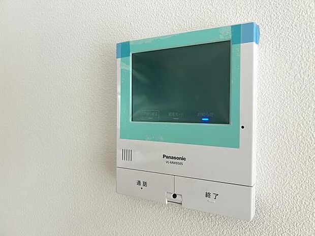 訪問者を確認できるTVモニター付きインターフォンです。