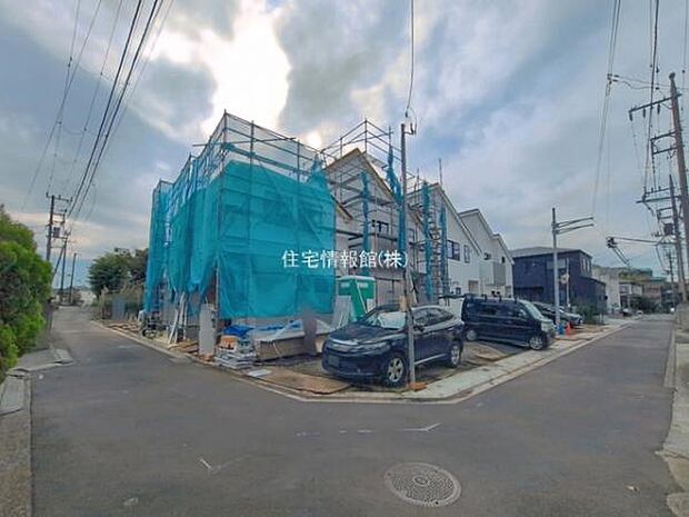 前面道路を含めた現地写真です。