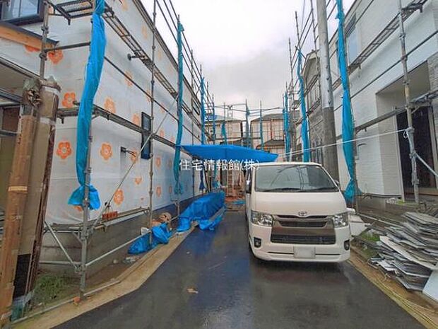 前面道路を含めた現地写真です。