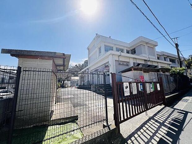 田浦小学校 徒歩7分(約500m)