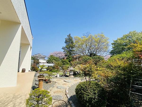 お庭スペースは、ガーデニングやお子様との外遊びなど多彩な用途でお楽しみいただけます。