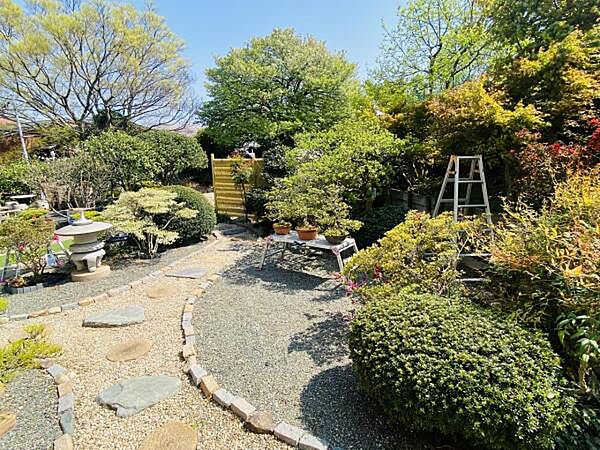 お庭スペースは、ガーデニングやお子様との外遊びなど多彩な用途でお楽しみいただけます。