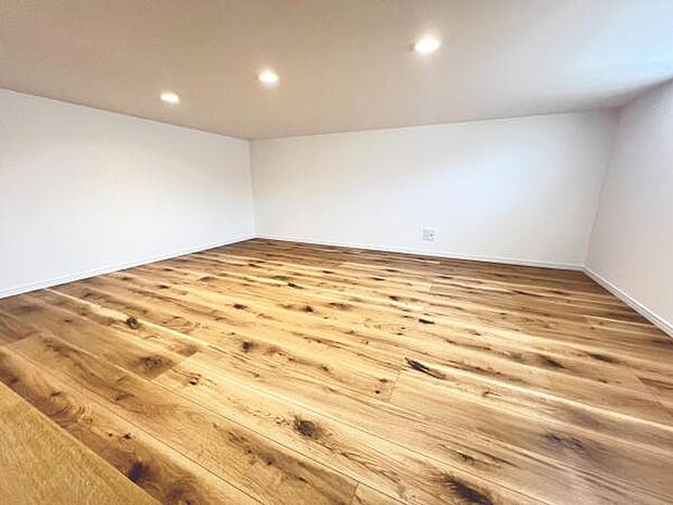 いつでもお部屋をスッキリお使い頂ける収納スペースを設置。