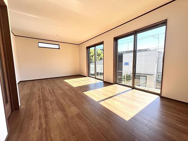 リビングダイニングになります。ご家族そろっての素敵な空間になりそうですね。