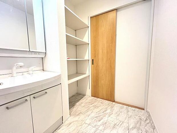 脱衣所は小さなお子様がいるご家庭にも重宝されます。