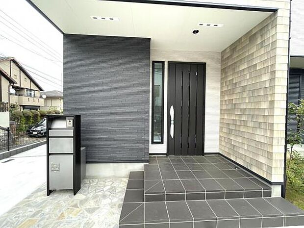 いつも気持ちよくご家族を迎えられる玄関です。