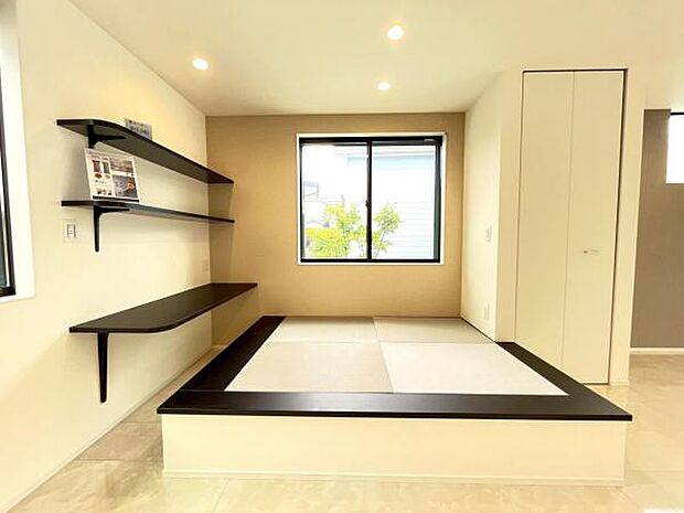 和室スペースです。畳のお部屋は寛げる空間ですね。