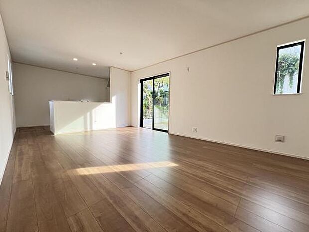 リビングダイニングになります。ご家族そろっての素敵な空間になりそうですね。