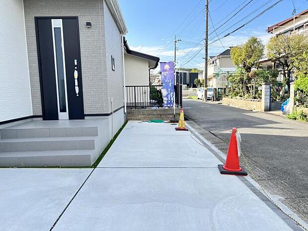 駐車場ももちろん完備しておりますのでお車所有の方にも心強いです。