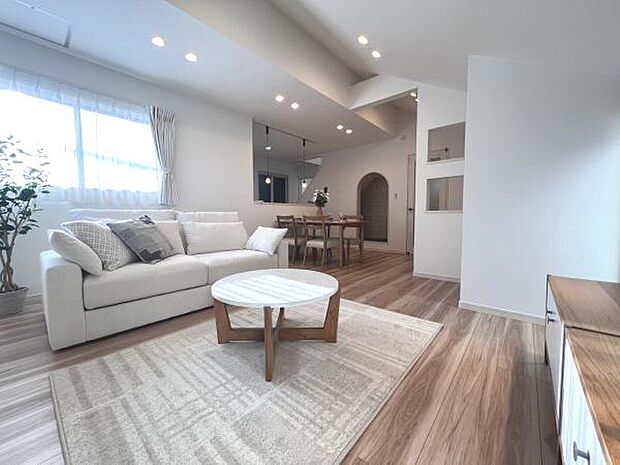 リビングダイニングになります。ご家族そろっての素敵な空間になりそうですね。