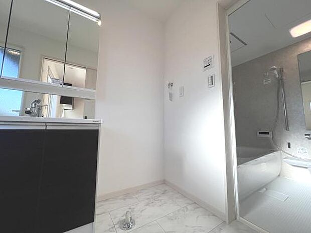 お天気を気にせずお洗濯ができ、室内干し可能です。