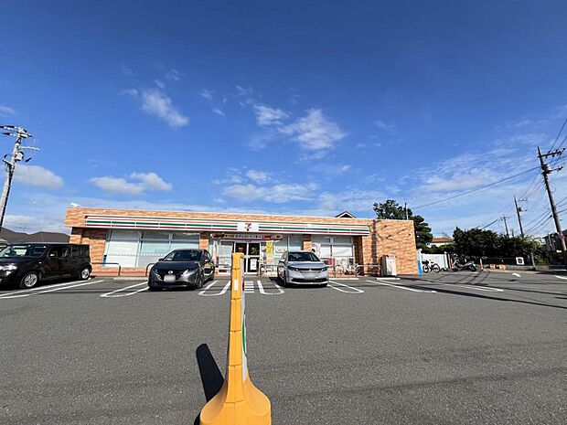 セブン-イレブン 町田本町田中町店まで約100m(徒歩2分)