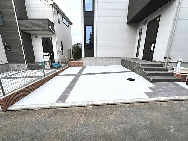 駐車場ももちろん完備しておりますのでお車所有の方にも心強いです。