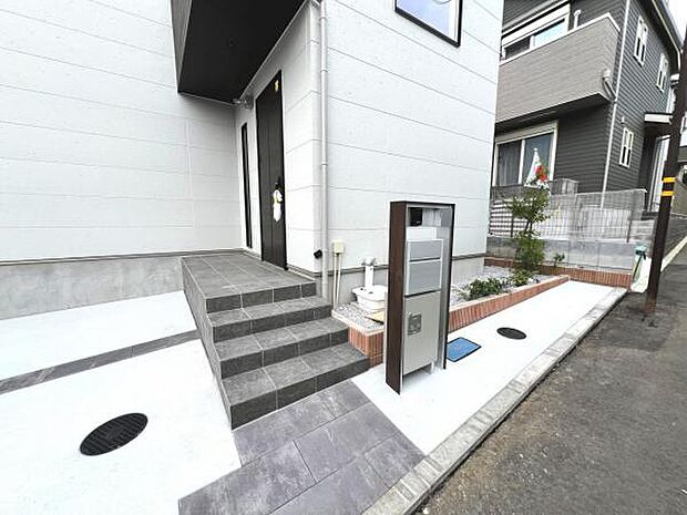 お庭スペースは、ガーデニングやお子様との外遊びなど多彩な用途でお楽しみいただけます。