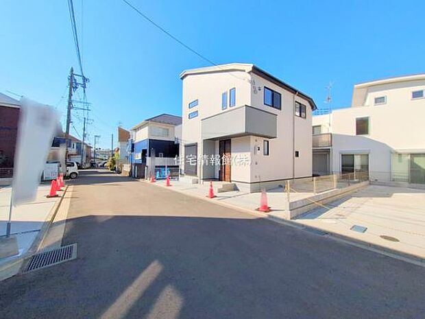 前面道路を含めた現地写真です。