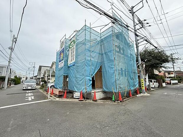 一生懸命建築中です。完成が楽しみですね。