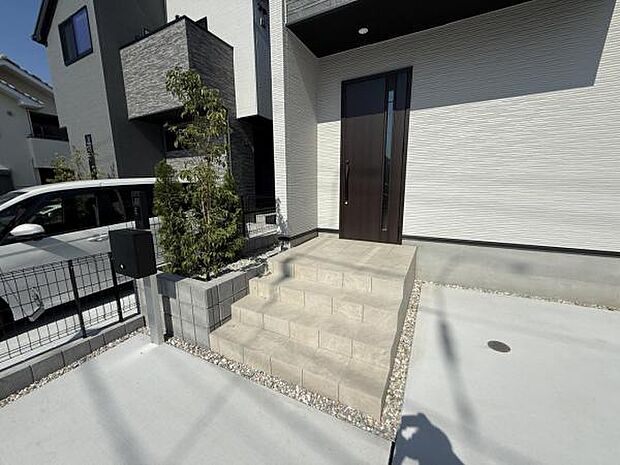 いつも気持ちよくご家族を迎えられる玄関です。