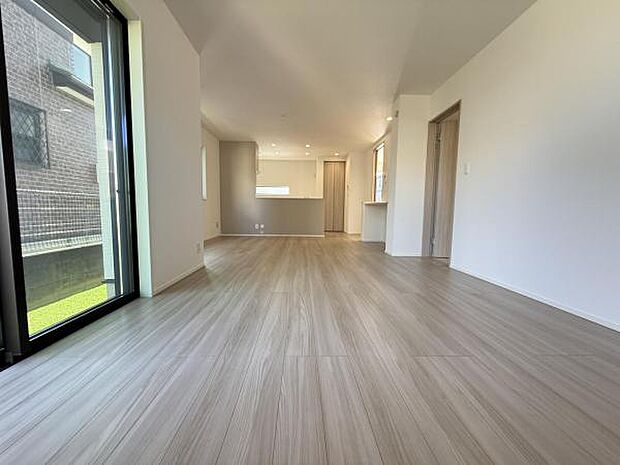 リビングダイニングになります。ご家族そろっての素敵な空間になりそうですね。