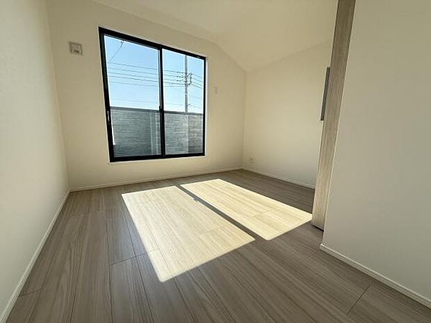 子供部屋にもちょうど良い大きさのお部屋です。