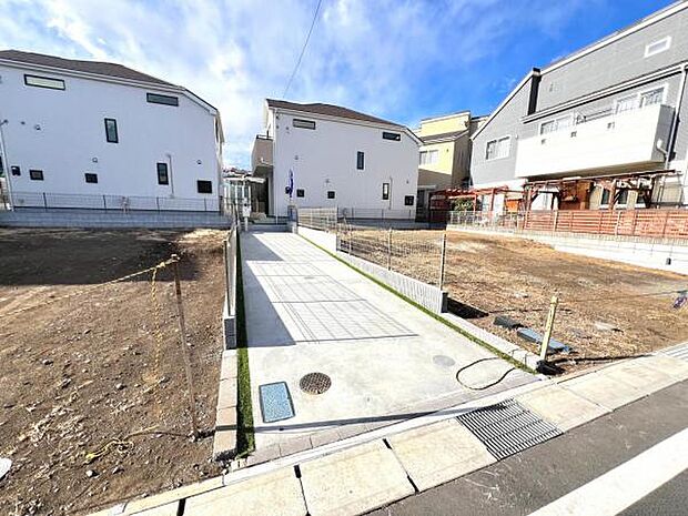 駐車場ももちろん完備しておりますのでお車所有の方にも心強いです。