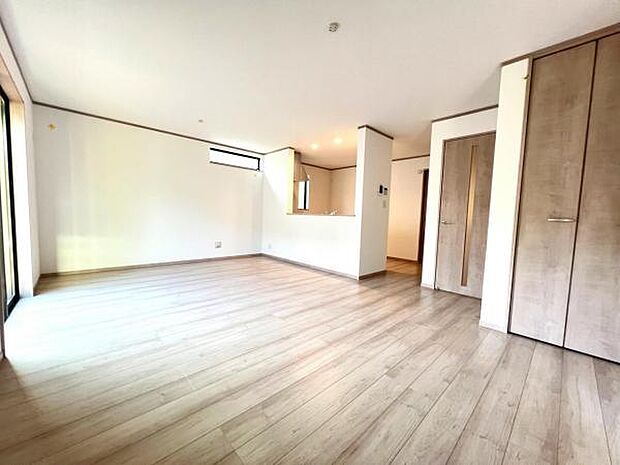 リビングダイニングになります。ご家族そろっての素敵な空間になりそうですね。