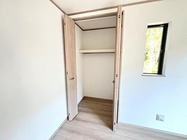 いつでもお部屋をスッキリお使い頂ける収納スペースを設置。