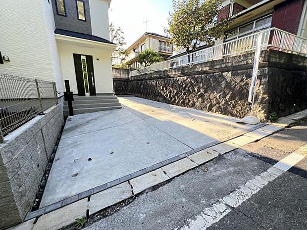 駐車場ももちろん完備しておりますのでお車所有の方にも心強いです。