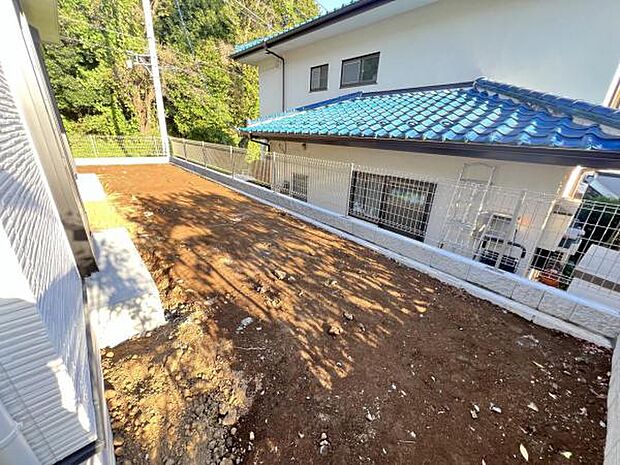 お庭スペースは、ガーデニングやお子様との外遊びなど多彩な用途でお楽しみいただけます。