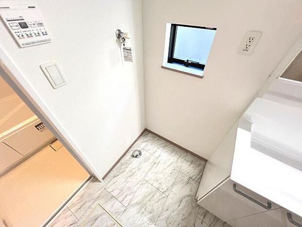 お天気を気にせずお洗濯ができ、室内干し可能です。