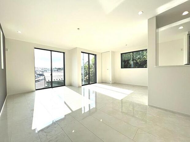 リビングダイニングになります。ご家族そろっての素敵な空間になりそうですね。