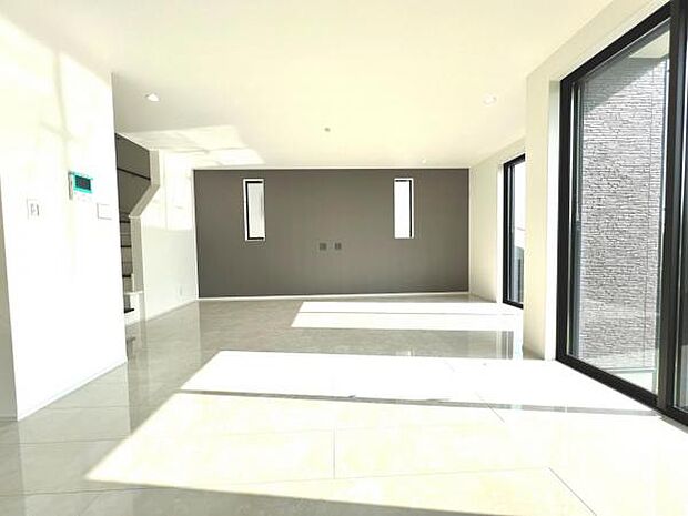 家族団らんの場所としてゆったりと居心地の良いリビングです。