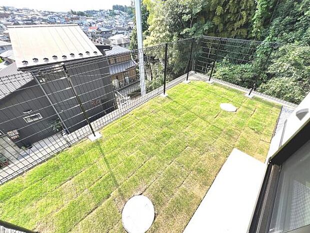 お庭スペースは、ガーデニングやお子様との外遊びなど多彩な用途でお楽しみいただけます。