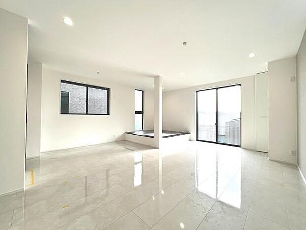 リビングダイニングになります。ご家族そろっての素敵な空間になりそうですね。