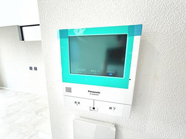 訪問者を確認できるTVモニター付きインターフォンです。