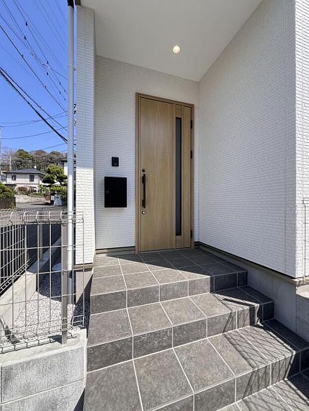 いつも気持ちよくご家族を迎えられる玄関です。