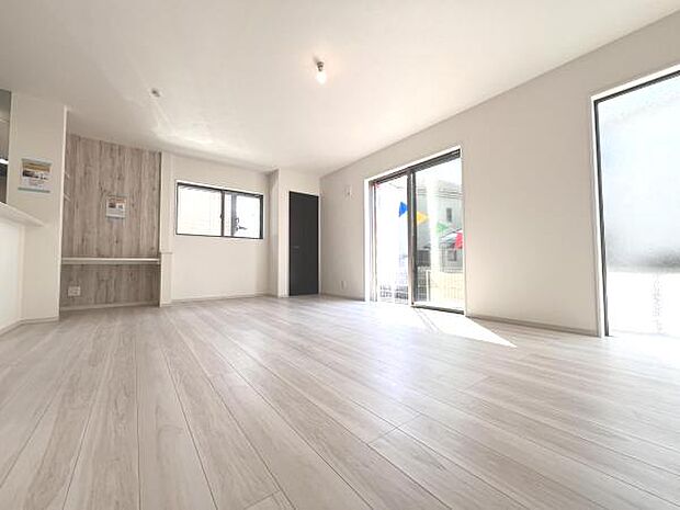 リビングダイニングになります。ご家族そろっての素敵な空間になりそうですね。