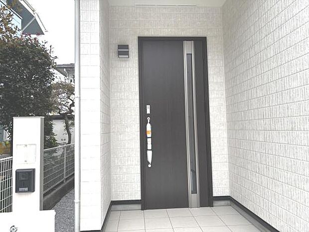 いつも気持ちよくご家族を迎えられる玄関です。