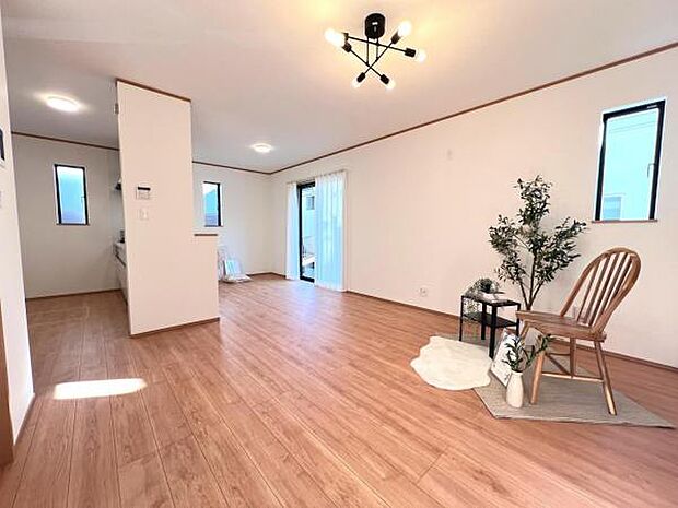 リビングダイニングになります。ご家族そろっての素敵な空間になりそうですね。