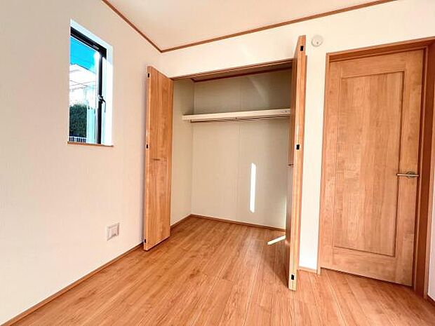 いつでもお部屋をスッキリお使い頂ける収納スペースを設置。