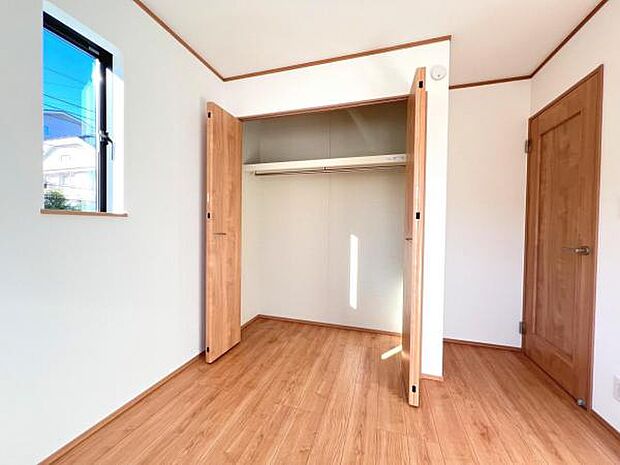 いつでもお部屋をスッキリお使い頂ける収納スペースを設置。