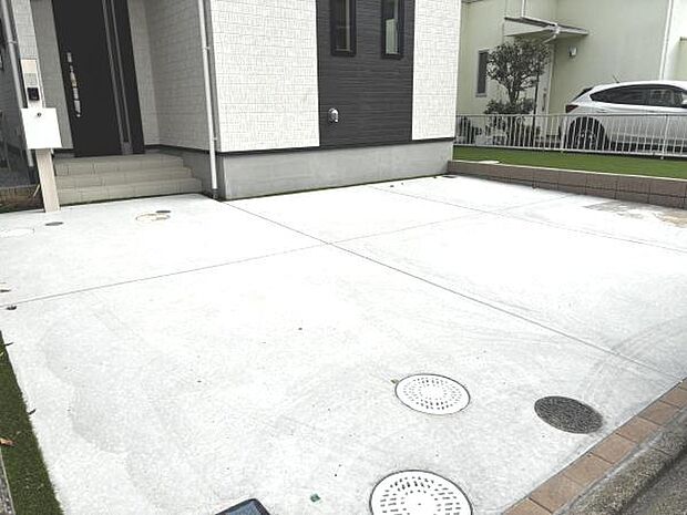 駐車場ももちろん完備しておりますのでお車所有の方にも心強いです。