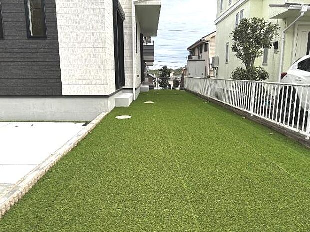 お庭スペースは、ガーデニングやお子様との外遊びなど多彩な用途でお楽しみいただけます。