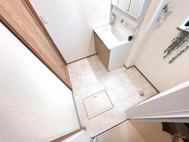 脱衣所は小さなお子様がいるご家庭にも重宝されます。