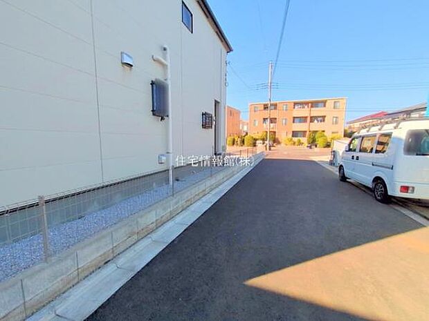 前面道路を含めた現地写真です。