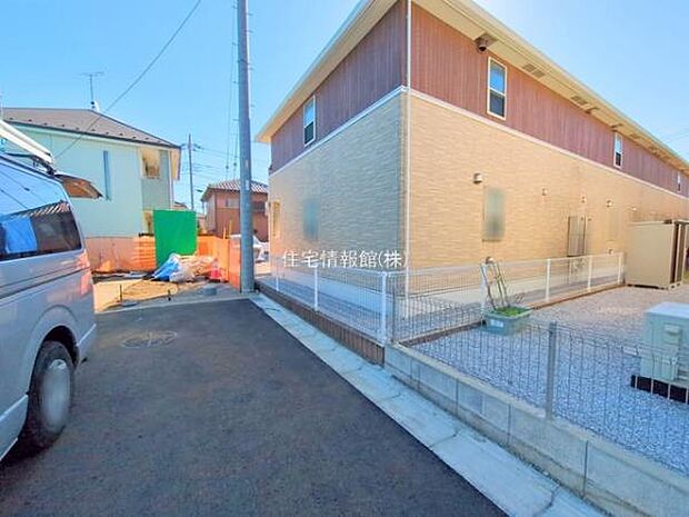 前面道路を含めた現地写真です。