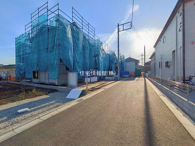 前面道路を含めた現地写真です。