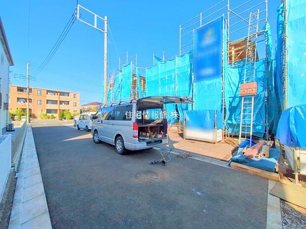 前面道路を含めた現地写真です。