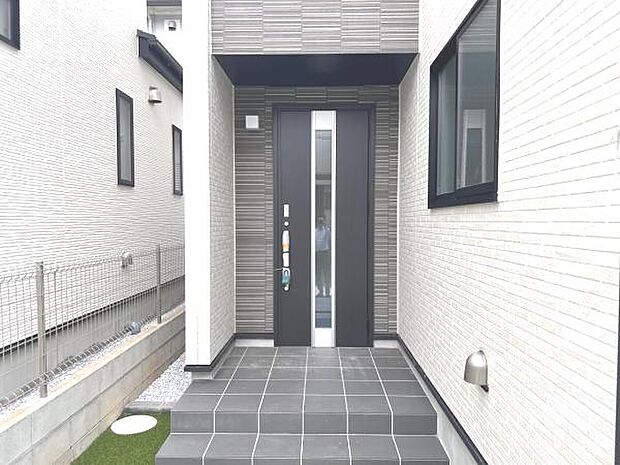 いつも気持ちよくご家族を迎えられる玄関です。
