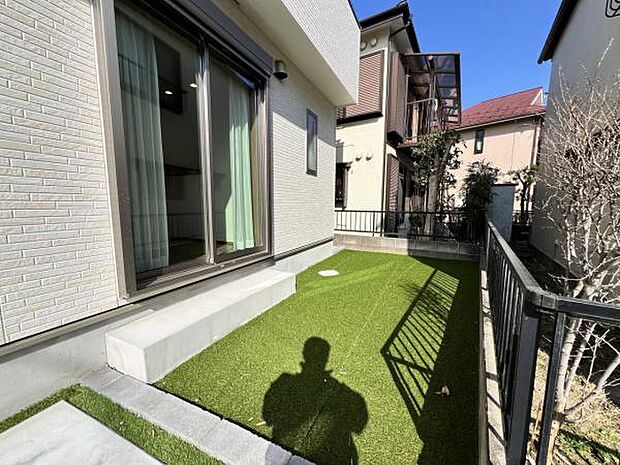 お庭スペースは、ガーデニングやお子様との外遊びなど多彩な用途でお楽しみいただけます。